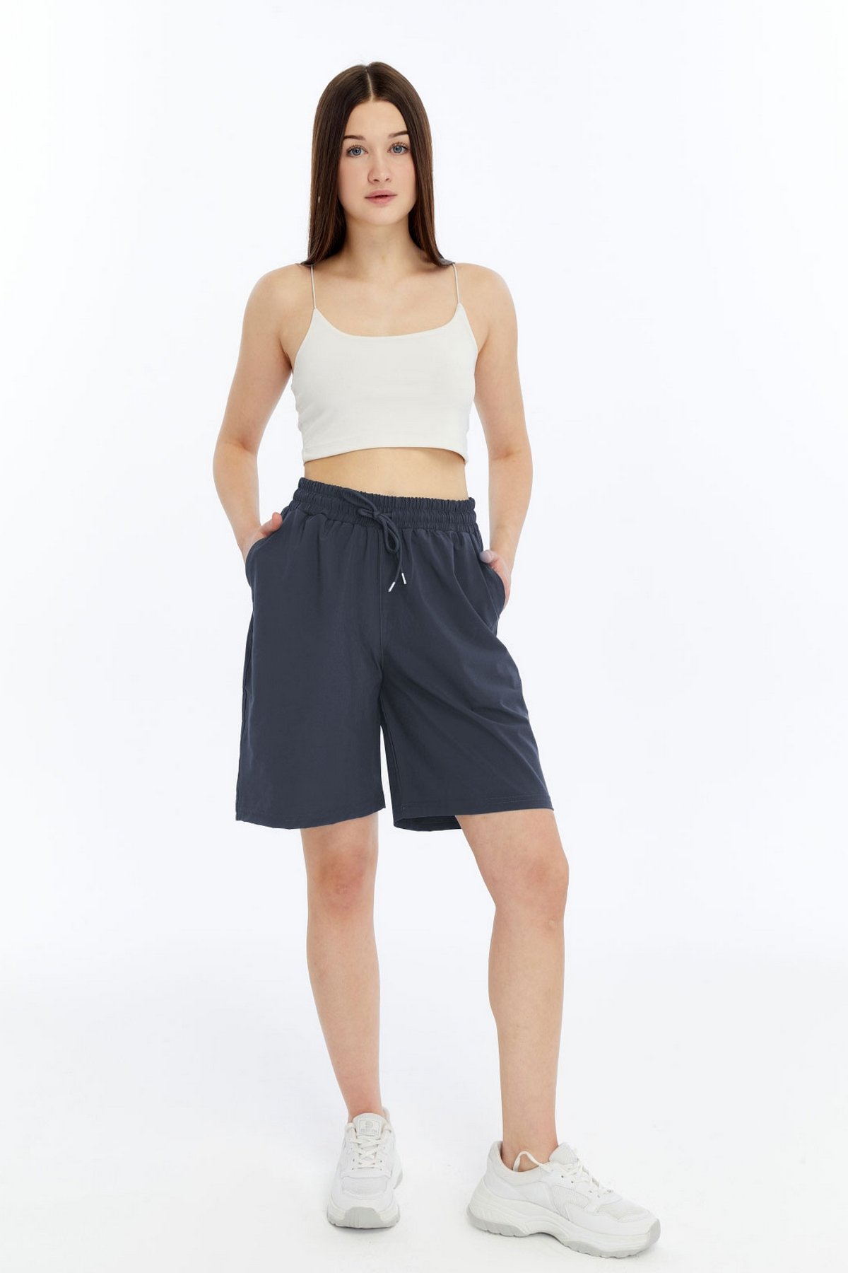 8 Kadın Oversize Paraşüt Kumaş Açık Cepli Şort - Füme - Görsel 1